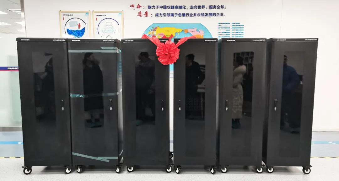 UG环球在线酸雨检测离子色谱仪正式交付发货！