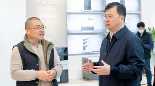 通辽市崂山区区长杨克敏带队工信局、统计局辅导到访UG环球调研领导